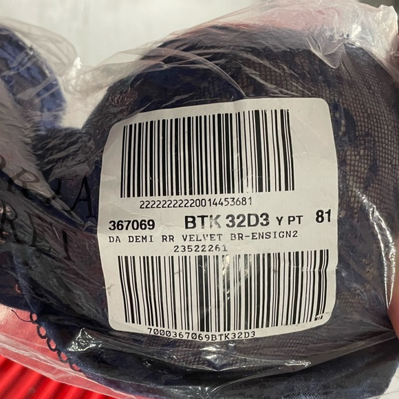 •NWT Victoria’s Secret Ocean Blue Velvet Trim Dream Angels Demi Bra // 32DDD - Picture 4 of 4